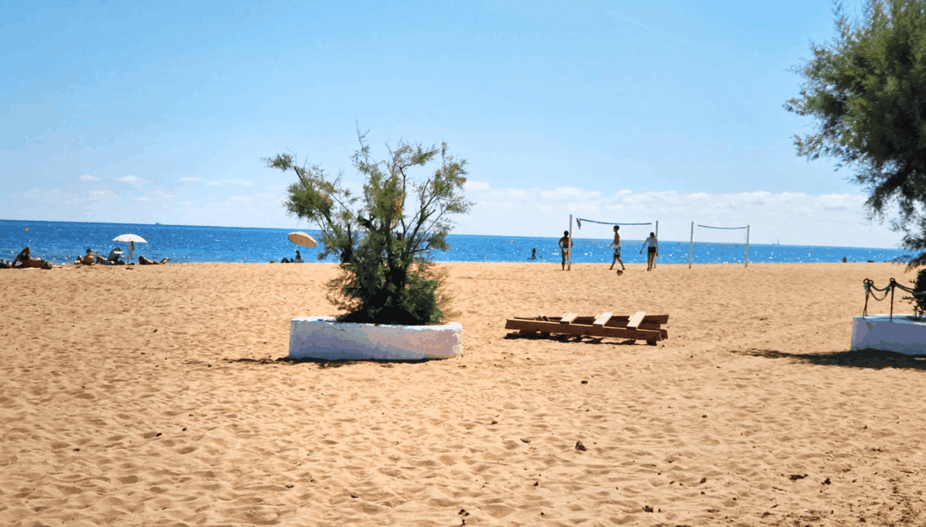 Playa de arena de Las Brisas
