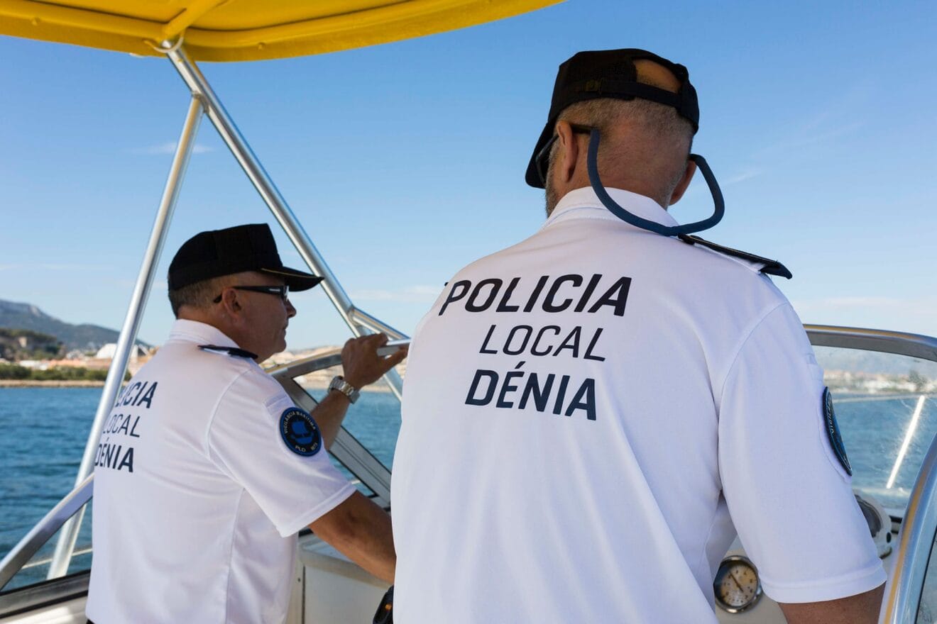 Policía Local de Dénia en alta mar