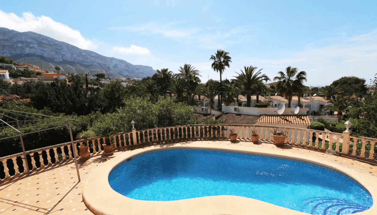 Preciosas vistas al Montgó las que ofrece esta villa