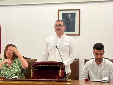 Raúl García prometiendo su cargo