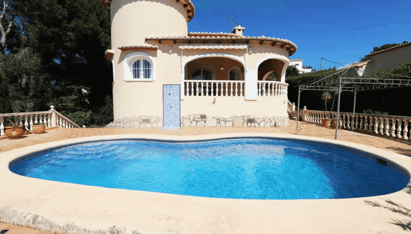 Relájate y refréscate en la increíble piscina