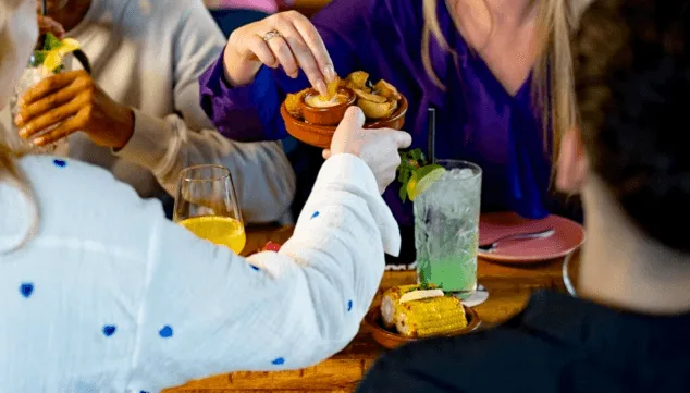 rodeate de buena compancc83ia en tu visita a la cubanita