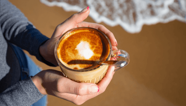 Imagen: Un buen café mientras sientes la brisa marina