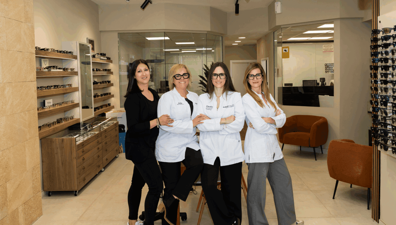 Un equipo dispuesto a ayudarte y mejorar tu visión y tu oído