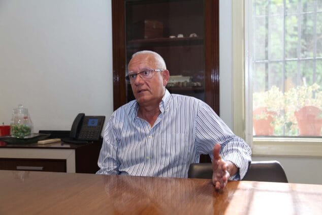 Imagen: Vicent Grimalt, alcalde de Dénia por tercera vez consecutiva, durante la entrevista