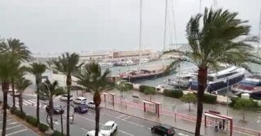 viento huracanado en el puerto de denia