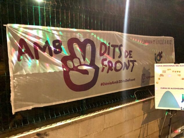 Alrededor de 400 jóvenes participan en la campaña de prevención de consumo de alcohol y drogas de las fiestas de Dénia 1 Imagen: Campaña de prevención en la Festa Major de Dénia