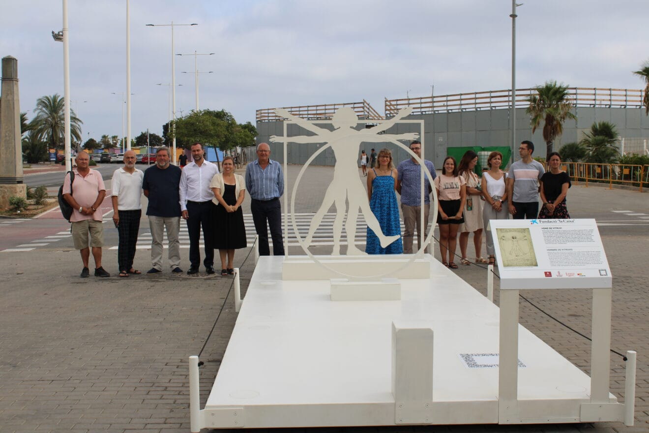 Autoridades en la presentación de la exposición de Leonardo da Vinci de Dénia