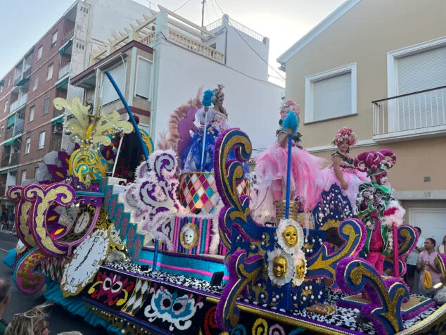 Imagen: Carroza de la Falla Les Roques