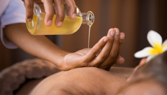 Imagen: Combina la aplicación experta de aceites con técnicas de masaje específicas