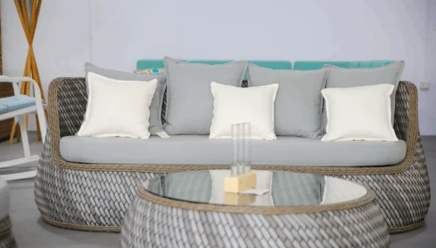 descansa y disfruta en sus sofas de exterior
