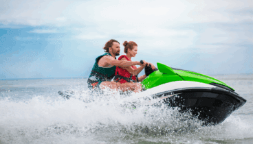 Genießen Sie diesen Sommer das Meer auf einem Jetski