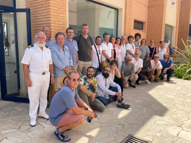 Imagen: Los escultores participantes en el concurso de Esculturas frente al Mar Marina Dénia