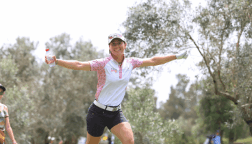 Ganadora del torneo femenino de golf Nuria Iturrioz