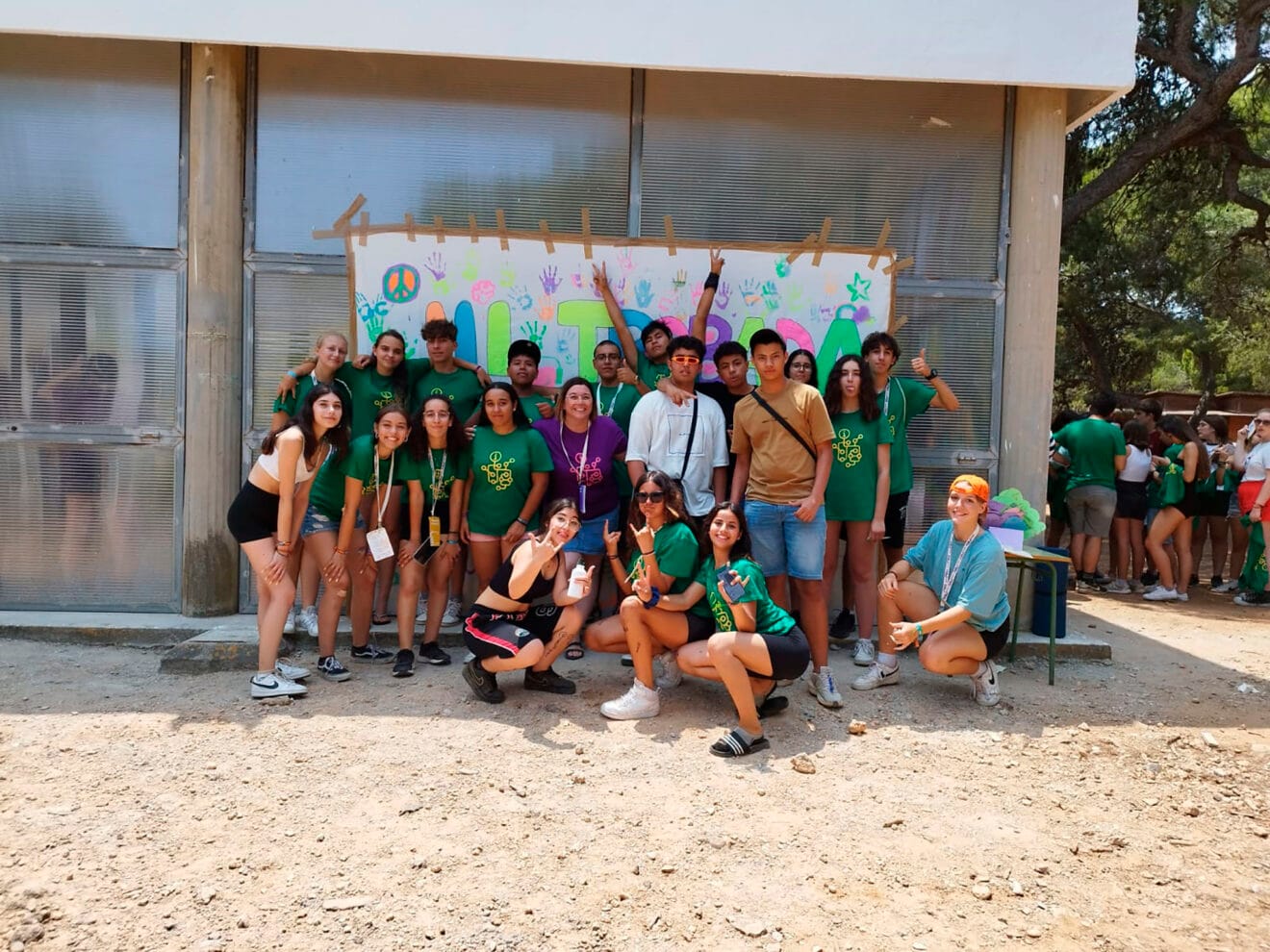 Grupo de las jóvenes dianenses en la III Trobada Autonòmica de Corresponsals