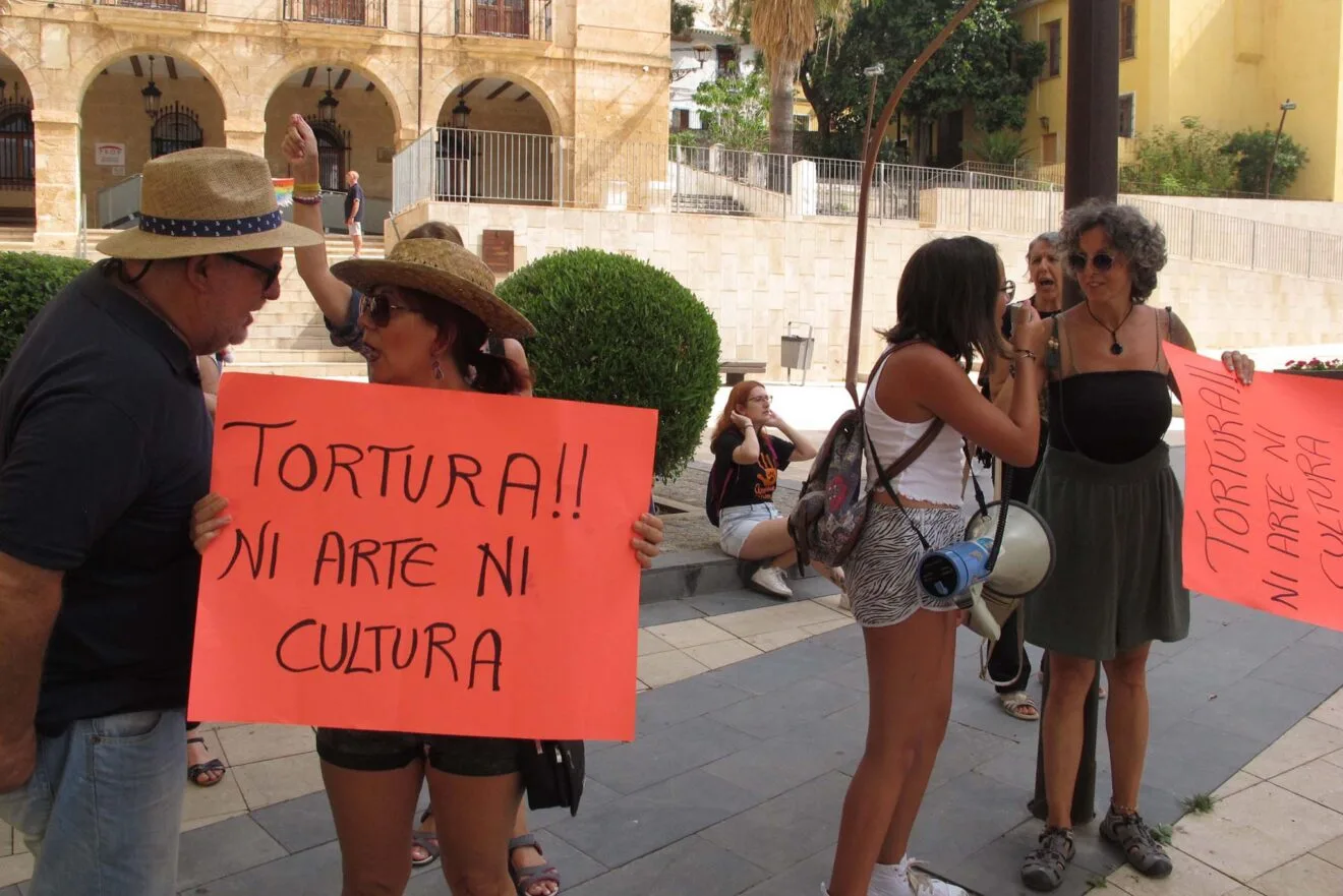 Manifestación contra los Bous a la Mar en Dénia 01