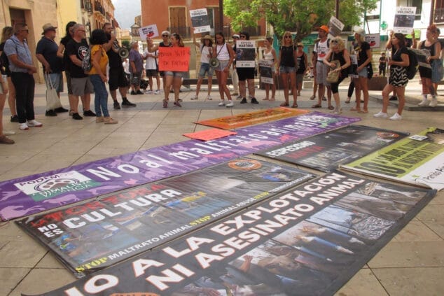 manifestacion contra los bous a la mar en denia 08