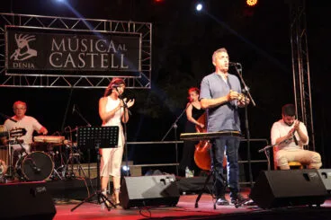 pep gimeno botifarra en la segunda noche de musica al castell de denia este 2023