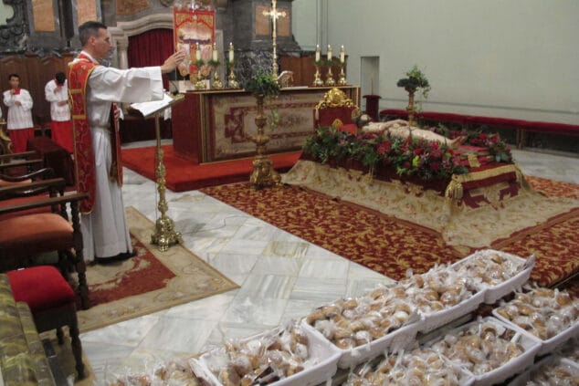El concierto de la banda pone el broche final a una jornada repleta de tradiciones en Dénia 58 procesion de la santissima sang de denia 01