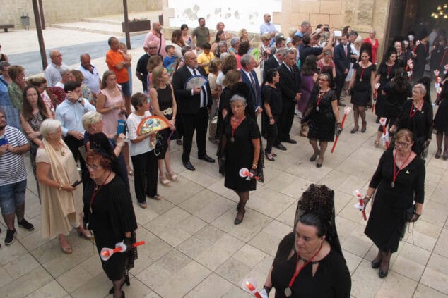 El concierto de la banda pone el broche final a una jornada repleta de tradiciones en Dénia 53 procesion de la santissima sang de denia 06
