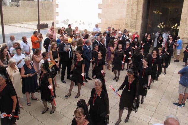 El concierto de la banda pone el broche final a una jornada repleta de tradiciones en Dénia 52 procesion de la santissima sang de denia 07