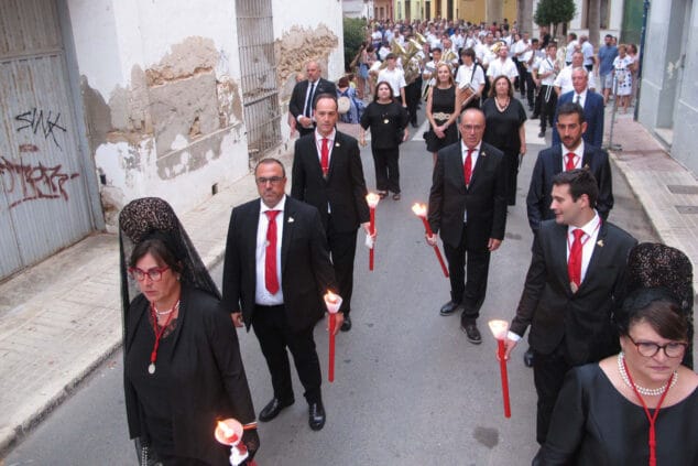 El concierto de la banda pone el broche final a una jornada repleta de tradiciones en Dénia 19 procesion de la santissima sang de denia 40