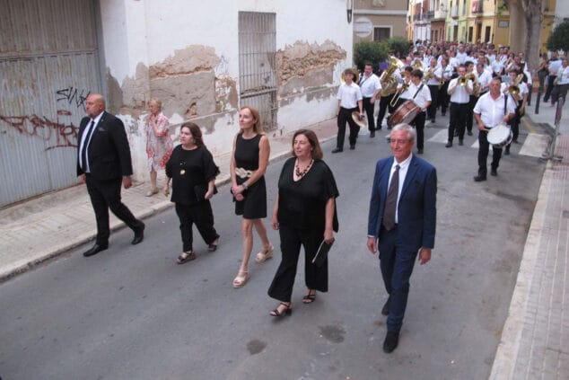El concierto de la banda pone el broche final a una jornada repleta de tradiciones en Dénia 18 procesion de la santissima sang de denia 41