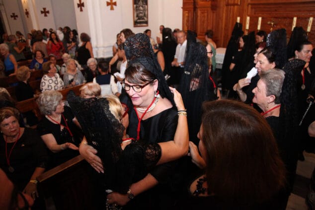 El concierto de la banda pone el broche final a una jornada repleta de tradiciones en Dénia 8 procesion de la santissima sang de denia 51