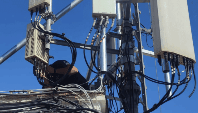 Imagen: Profesionales autorizados para la instalación de fibra óptica