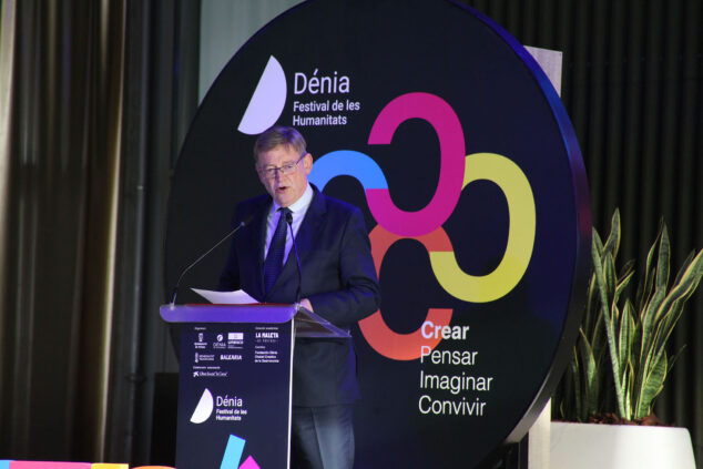 Imagen: Ximo Puig durante la inauguración de la primera edición del Dénia Festival de les Humanitats