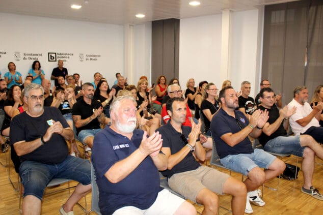 Imagen: Asistentes a la presentación en la Biblioteca Municipal de Dénia