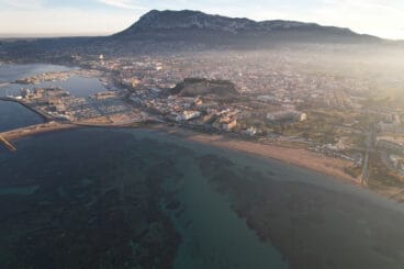 casco urbano de denia desde el aire