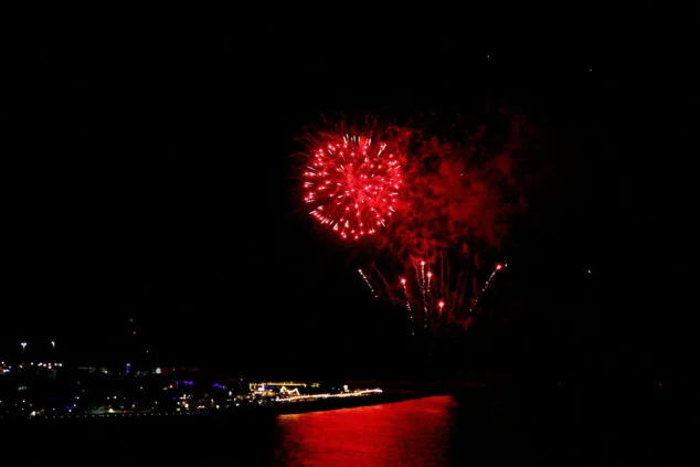 Los Moros y Cristianos se despiden de las calles de Dénia... hasta septiembre 70 castillo de fuegos artificiales de sant roc 03