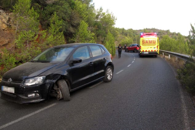 Tres personas resultan heridas en dos accidentes ocurridos en Dénia 1 Imagen: Choque frontal en la carretera de Les Planes