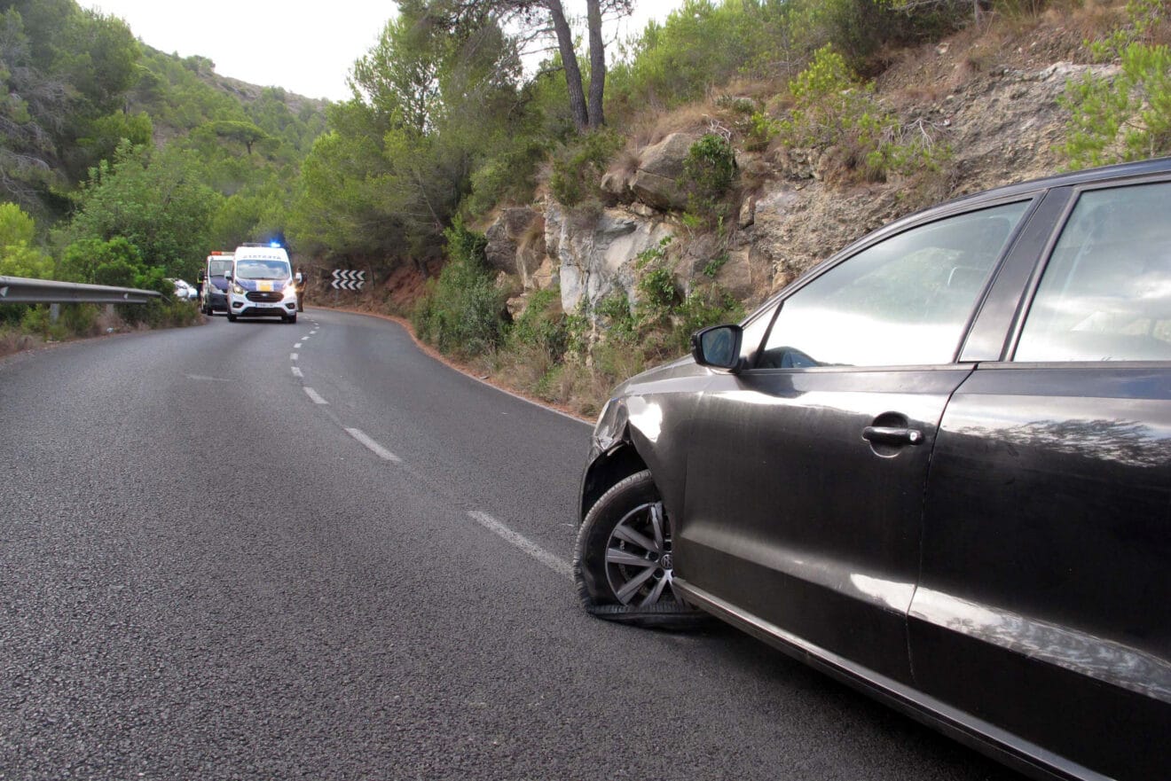 Choque frontal en la carretera de Les Planes (2)