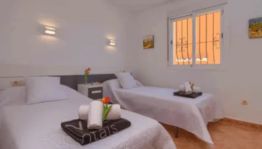 Dormitorio acogedor con dos camas individuales