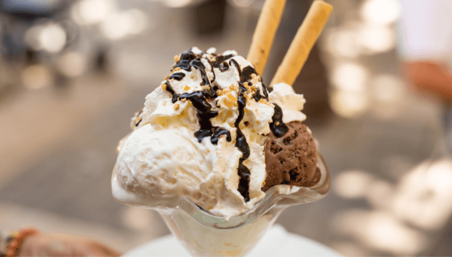 el chocolate se aduencc83a del sabor del helado