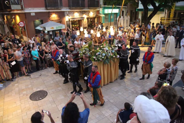 Los Moros y Cristianos se despiden de las calles de Dénia... hasta septiembre 7 el milagro de la niebla de denia 2023 57