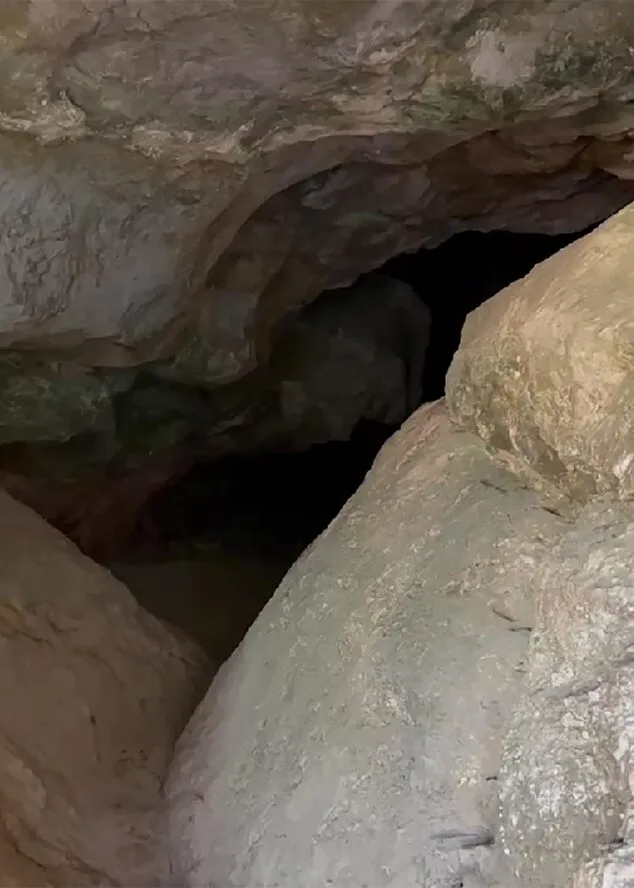 La Cova de l'Aigua de Dénia: dónde está, cómo llegar y qué ver 15 entrada a la cova de laigua 1
