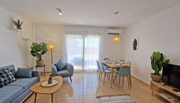 Casa Azulita: terrazas bañadas de sol todo el año y piscina para tus escapadas relajantes 2 espacioso y luminoso salon comedor con salida al balcon