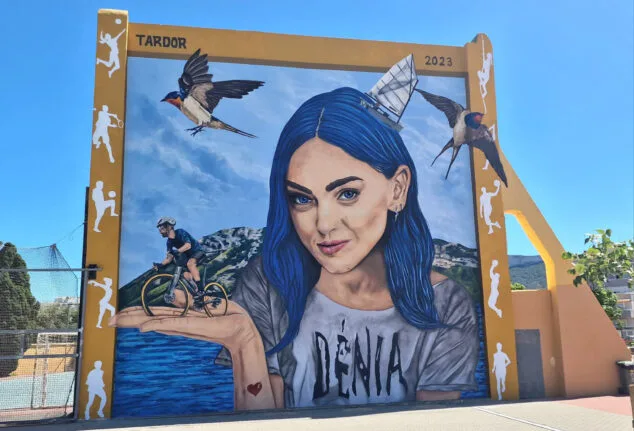 graffiti de tardor en el polideportivo de denia