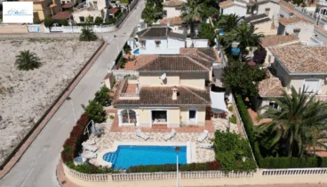 Impresionante exterior con piscina privada