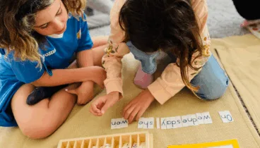 Niños compartiendo conocimientos