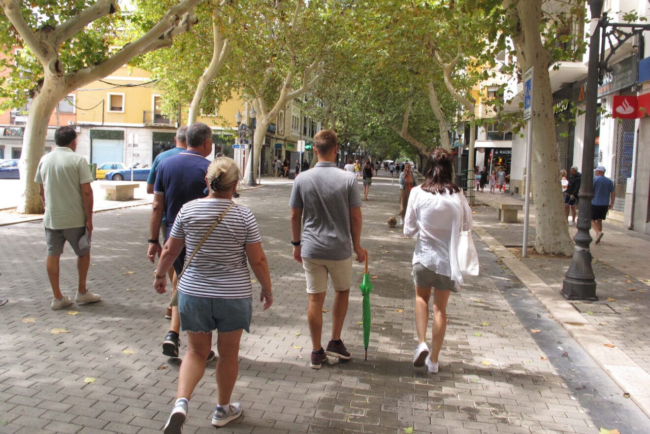 Peatones por la calle Marqués de Campo este mes de agosto
