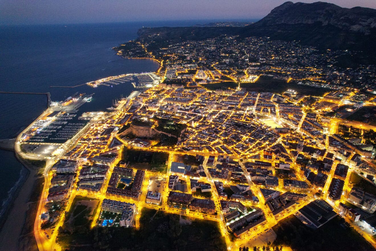 Vida nocturna en Dénia desde el aire