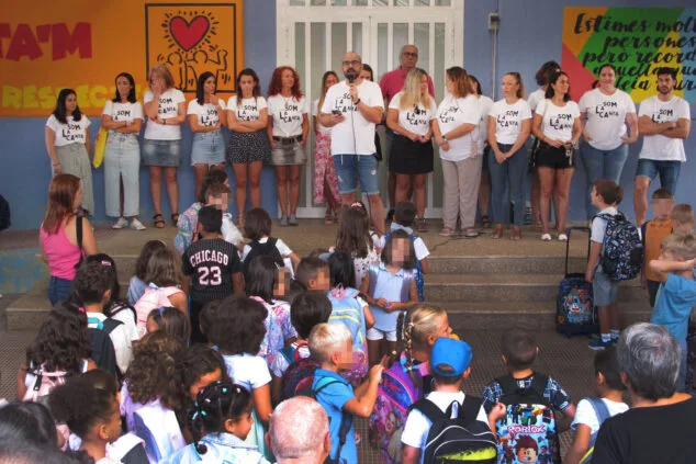 Más de 6.600 estudiantes de Dénia vuelven a cruzar las puertas de sus colegios 3 Imagen: Así se ha vivido la vuelta al cole de Dénia