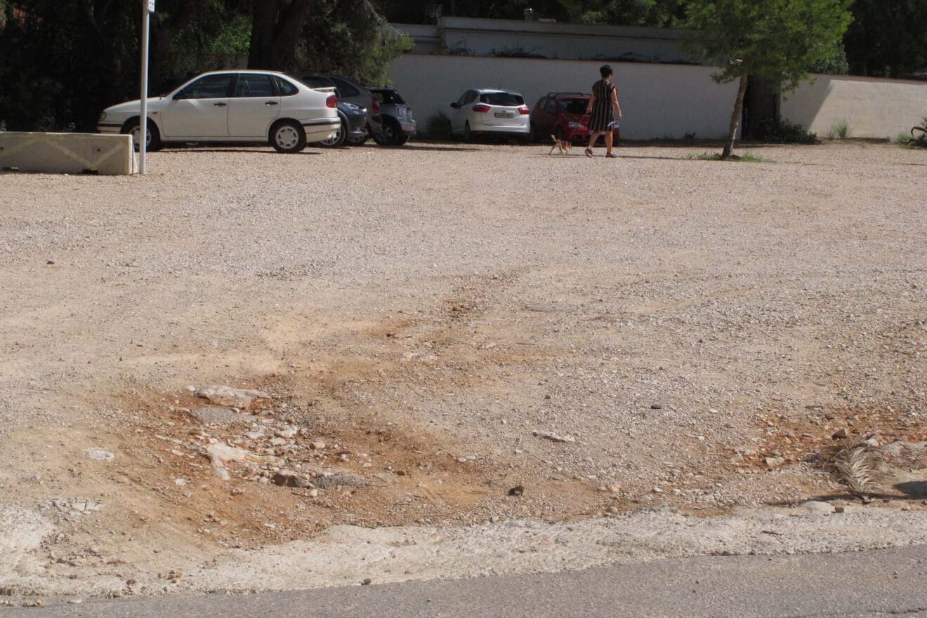Baches en el aparcamiento