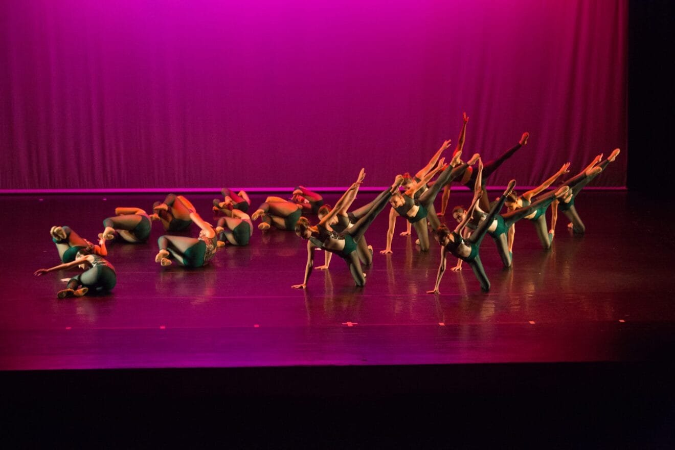 Bailarines de la Escuela de danza Patricia Sentí