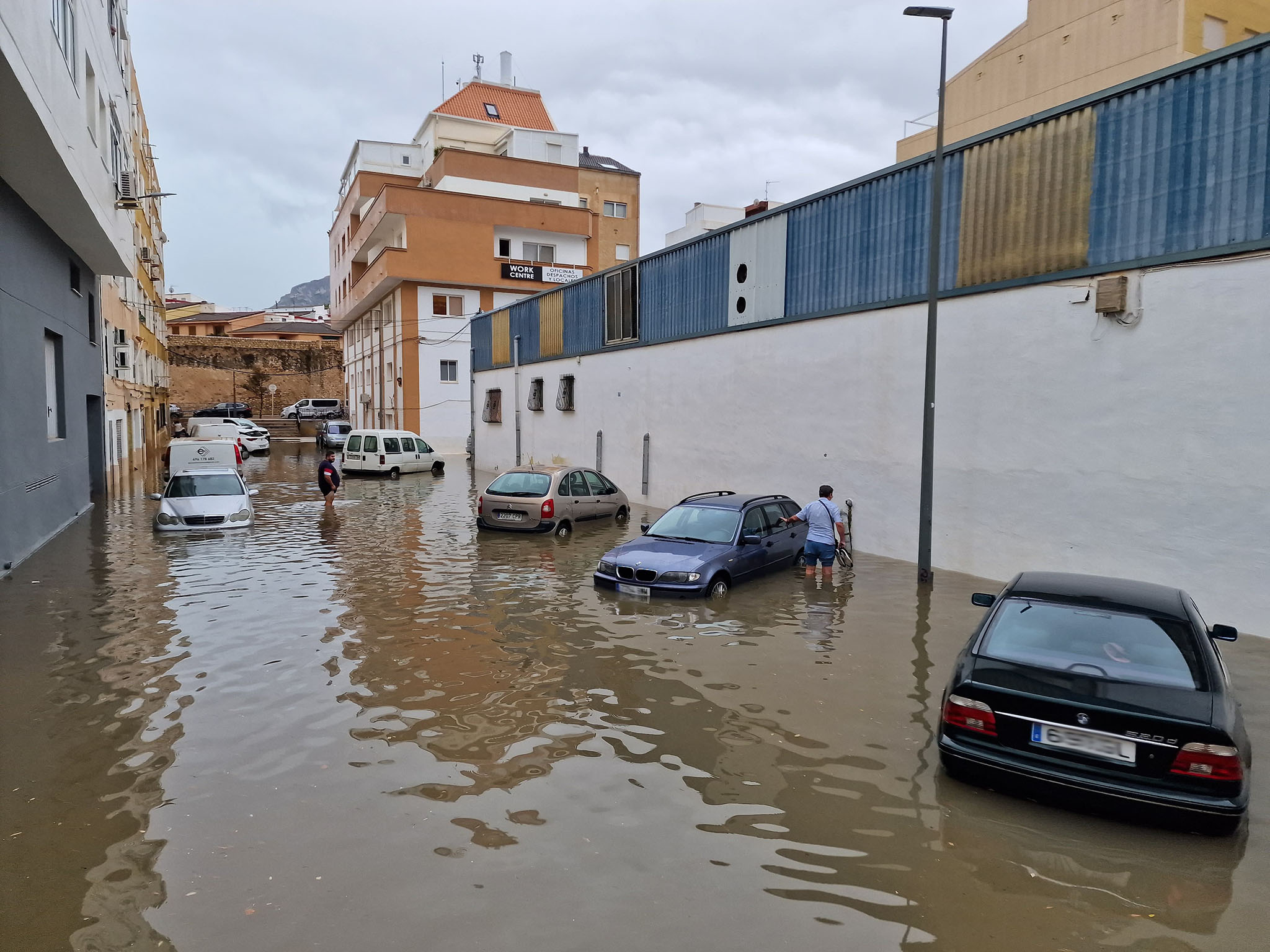 Calle completamente inundada en Dénia