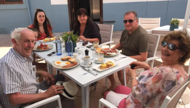 Imagen: Clientes satisfechos en Movida Dénia